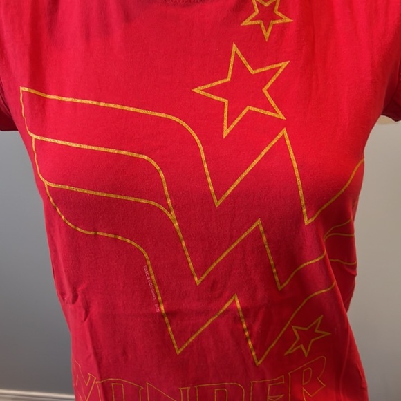 Wonder Woman Large tee shirt - Picture 2 of 9